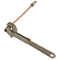 Pince auto-serrante ø8 à 20mm pour effectuer un serrage rapide . Longueur : 200 mm.


Ø8 à Ø20mm





À PROPOS DE LA MARQUE CLAS
Notre Marque CLAS « Garage Solutions » basée en Savoie (France), a été créée en 1996. Nous sommes depuis toujours un acteur innovant de l’équipement et de l’outillage technique pour véhicules légers, utilitaires et poids lourds. Aujourd’hui, nous évoluons vers un écosystème offrant des solutions globales, bénéfique pour l’ensemble de nos partenaires. Nous nous adaptons à vos besoins et budgets, en étant toujours plus simple et réactif avec des hommes et des femmes experts, passionnés, au cœur d’une digitalisation à votre service. Consolidant notre leadership en France, nous accélérons notre expansion afin de devenir un acteur clef à l’international. 