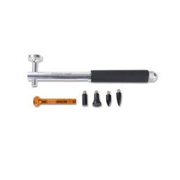 Marteau en aluminium avec tête ronde plate. embouts en plastique interchangeables et pointeau
manche porte-accessoires pratique?
fourni avec :
- 4 embouts de plastique
- 1 pointeau réglable en 2 longueurs differentes applicable au marteau