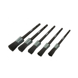 Jeu de brosses conçues pour le nettoyage dans toutes les zones difficiles d'accès, tout en assurant une action en douceur et sans risque de dommages. Diamètres des têtes de brosses : 20, 25, 30, 35 et 40 mm ; Longueur : 220 mm Idéal pour les pièces, la carrosserie, les calandres, les planches de bord, les motos, le nettoyage des voitures, etc. Trous d'accrochage pour un rangement facile La structure en plastique minimise le risque d'endommager ou de rayer les surfaces peintes 