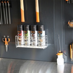 Panier mural porte-flacons en acier
- Adaptable aux panneaux muraux porte-outils
- 280x215x95 mm