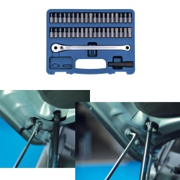 Clé polygonale à cliquet à profil bas 72 dents, avec jeu de 38 embouts interchangeables, insérables directement dans la tête du cliquet sans nécessiter de porte-embout, adaptée à une utilisation dans les endroits difficiles d'accès. 
La clé est également dotée d'un anneau fixe et d'une rallonge de 75 mm pour le porte-embout. Les trois extrémités du porte-embout sont munies d'un clip à ressort pour maintenir les embouts en place et en toute sécurité
Comprend : 6 pans : 4, 5, 6, 7, 8, 10 mm ; Étoile* : T10, T15, T20, T25, T27, T30, T40, T45, T50, T55 ; Embouts inviolables étoile* : T10H, T15H, T20H, T25H, T27H, T30H, T40H, T45H, T50H, T55H.
Cannelés : M4, M5, M6, M8, M10 et M12 ; Striés : RM5, RM6, RM7, RM8, RM9 et RM10.
Comprend également une clé ultra-mince de 250 mm avec un cliquet et une extrémité fixe, avec une rallonge de 75 mm, en chrome-vanadium.
Tous les embouts ont une longueur de 30 mm et une tige de 10 mm et sont fabriqués en acier S2.
Idéal pour une utilisation dans des espaces confinés. Fourni dans une mallette de transport moulée par soufflage.